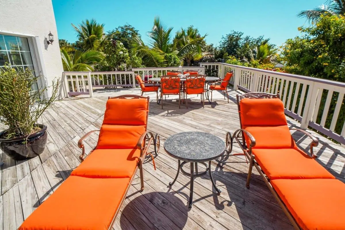 Holiday home New Chalk Sound Home Bbq Pool Beach Steps Away Taylor Bay Beach